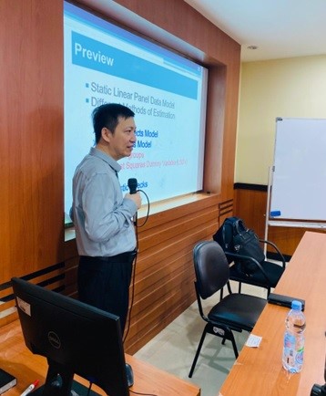 Penjelasan materi oleh Prof. Dr. Law Siong Hook selaku Narasumber